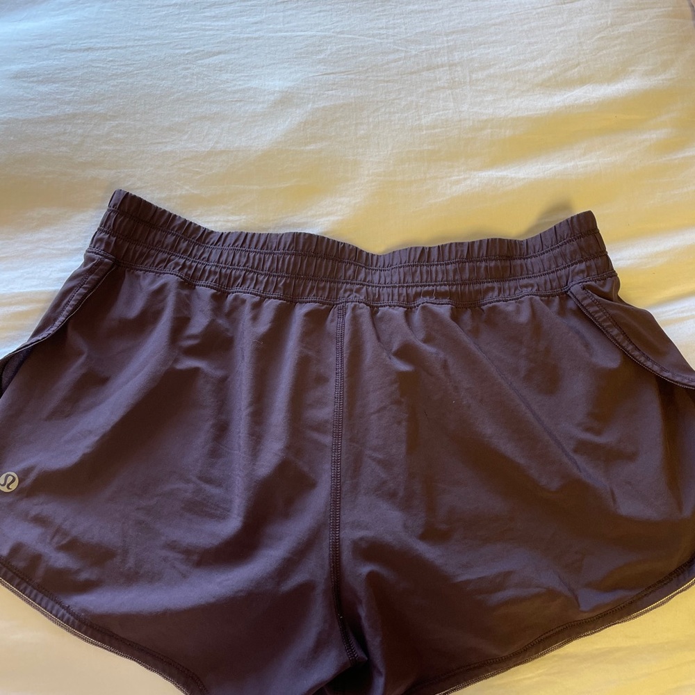 LULULEMON HOTTY HOT SHORT 2.5